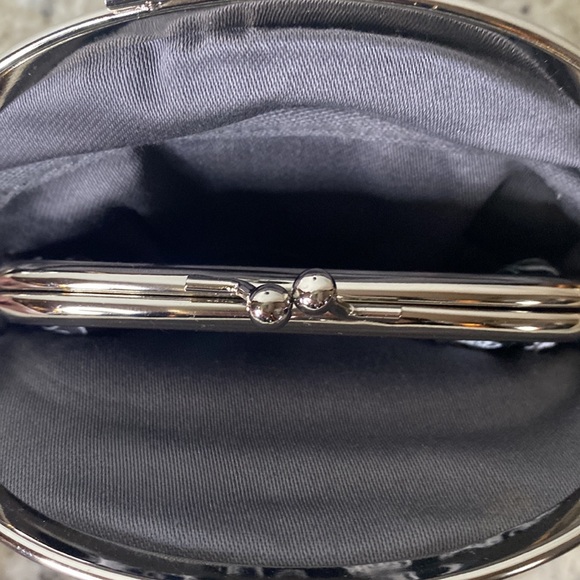 Thirty-One Small Coin Purse Kiss Lock Closure Paisley Black/White/Gray Pattern - Picture 6 of 12